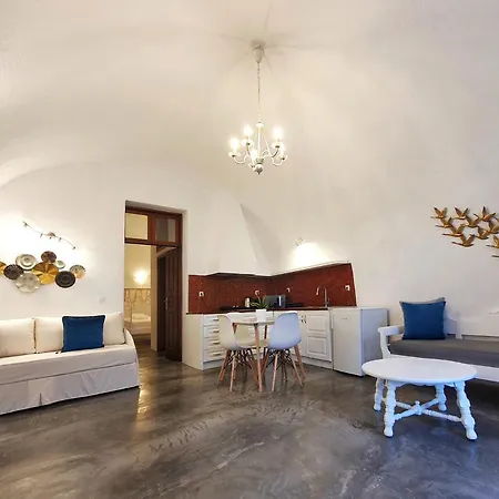 Navita Cave Apartment Fira (Santorini)